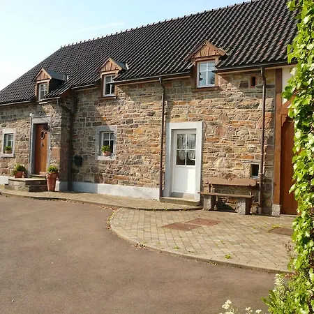 Quaint In With Private Garden Waimes